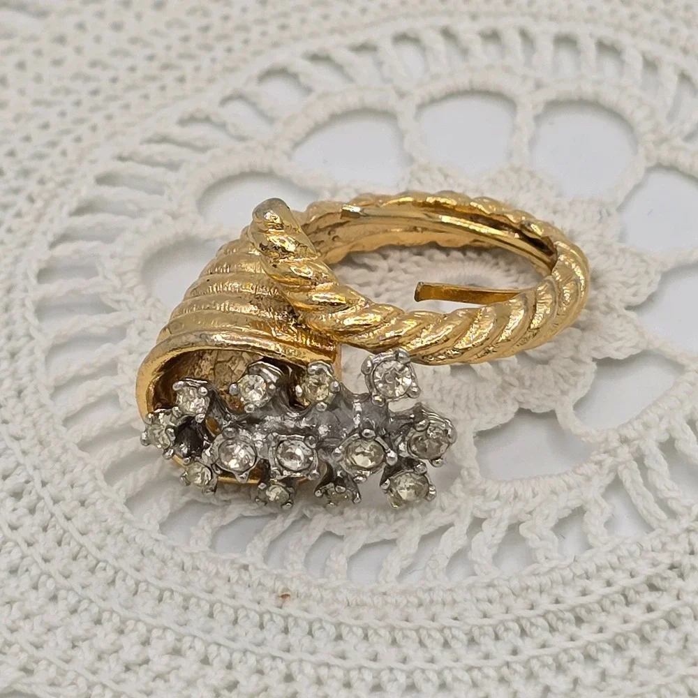Vintage Cornucopia Rhinestone Ring Horn Of Plenty Goldtone Size 6